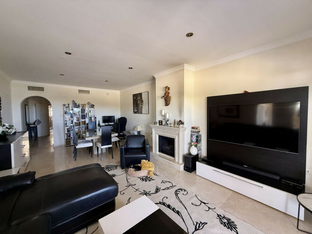 Middle Floor Apartment Elviria Málaga - image 7