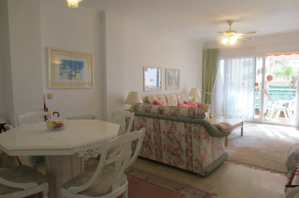 Middle Floor Apartment Fuengirola Málaga - image 7