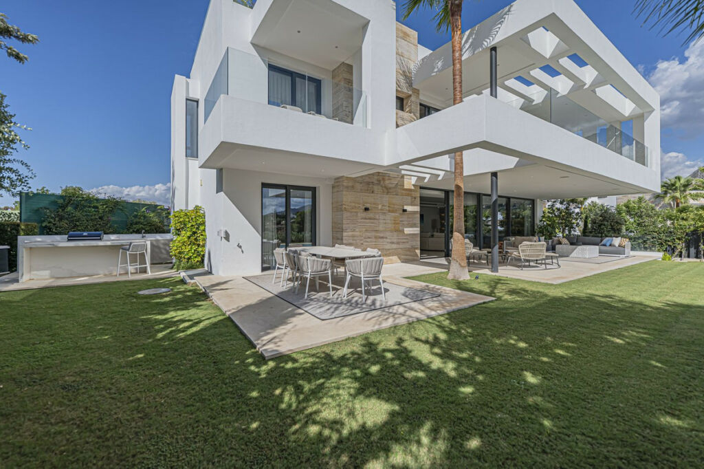 Detached Villa The Golden Mile Málaga - image 7