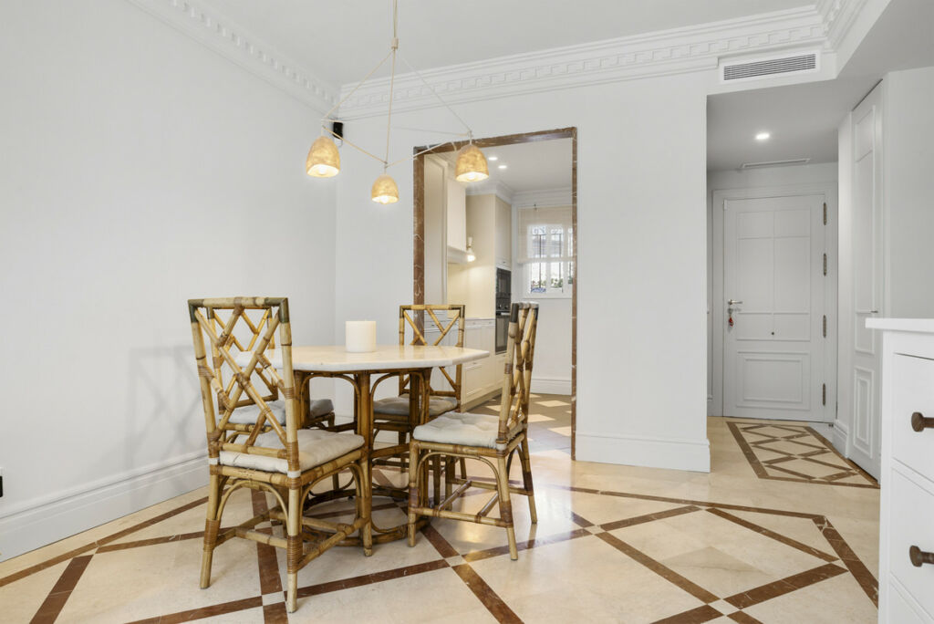 Middle Floor Apartment Nueva Andalucía Málaga - image 7