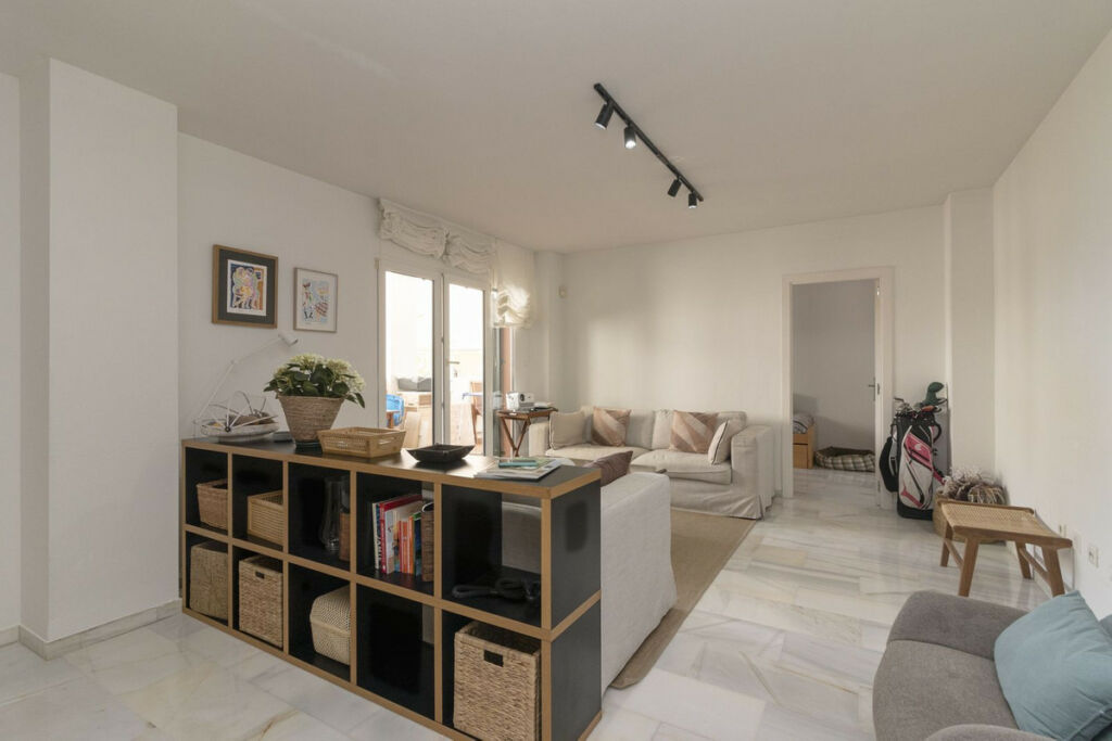 Middle Floor Apartment Benalmadena Málaga - image 7
