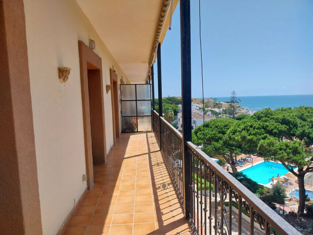 Middle Floor Apartment Calahonda Málaga - image 8