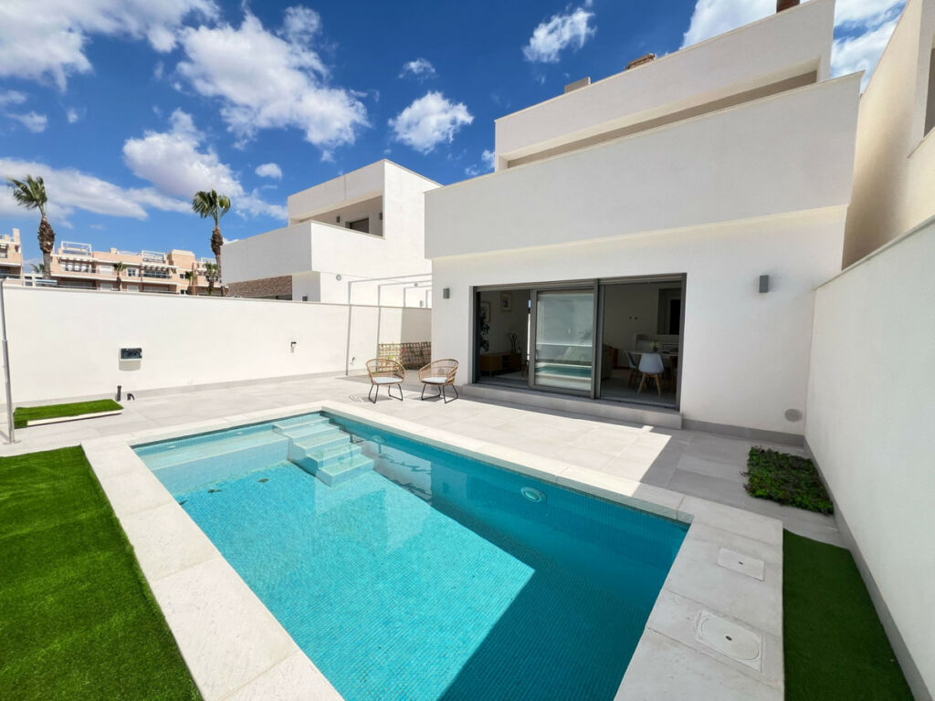 Detached Villa La Zenia Alicante - image 7