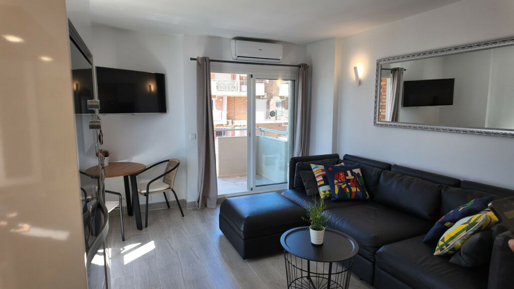 Middle Floor Apartment Benalmadena Málaga - image 6