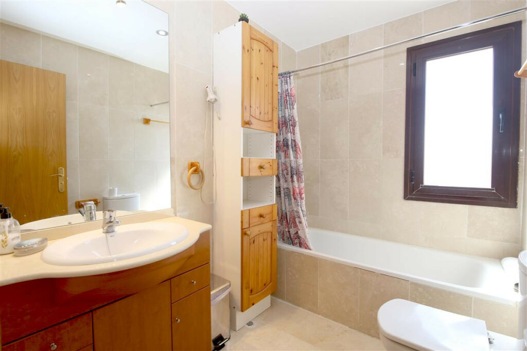 Middle Floor Apartment Estepona Málaga - image 7