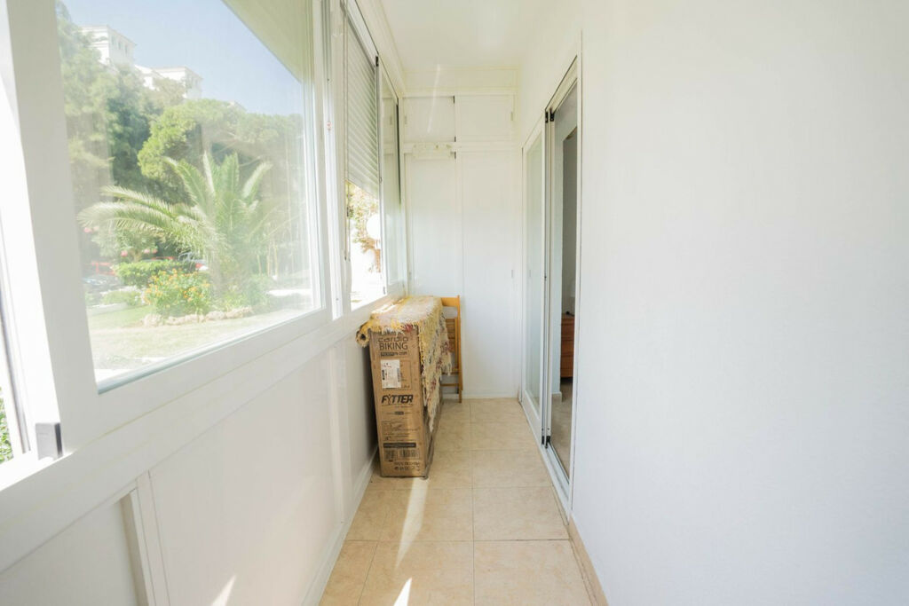 Middle Floor Apartment Calahonda Málaga - image 7