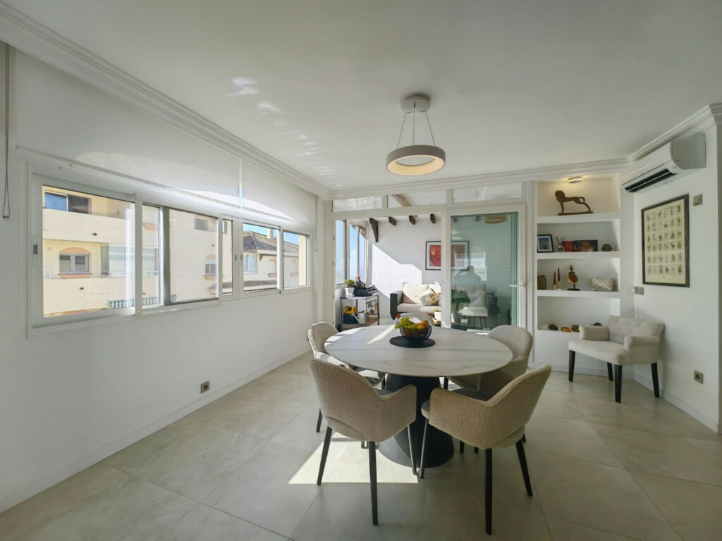 Middle Floor Apartment Estepona Málaga - image 7