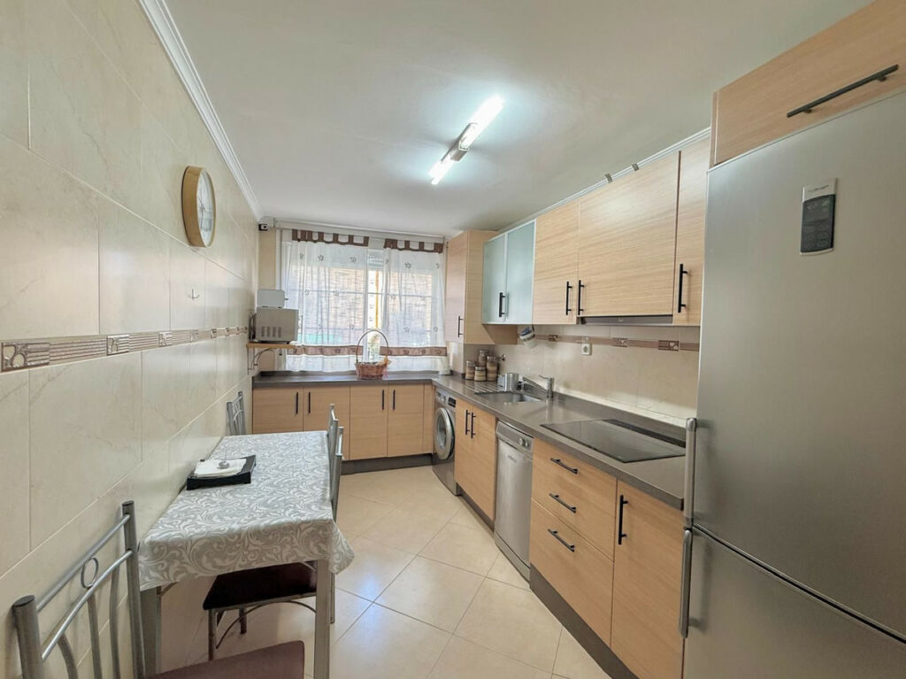 Middle Floor Apartment Fuengirola Málaga - image 7