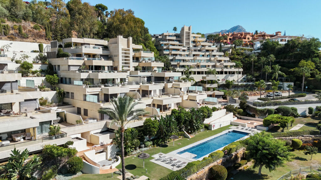Middle Floor Apartment Nueva Andalucía Málaga - image 7