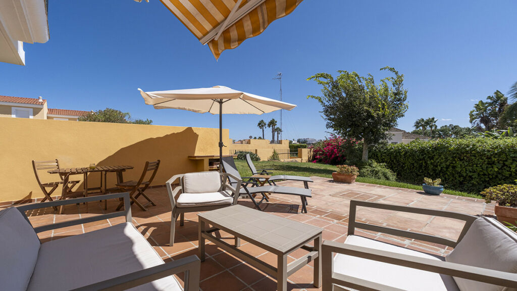 Townhouse La Duquesa Málaga - image 7