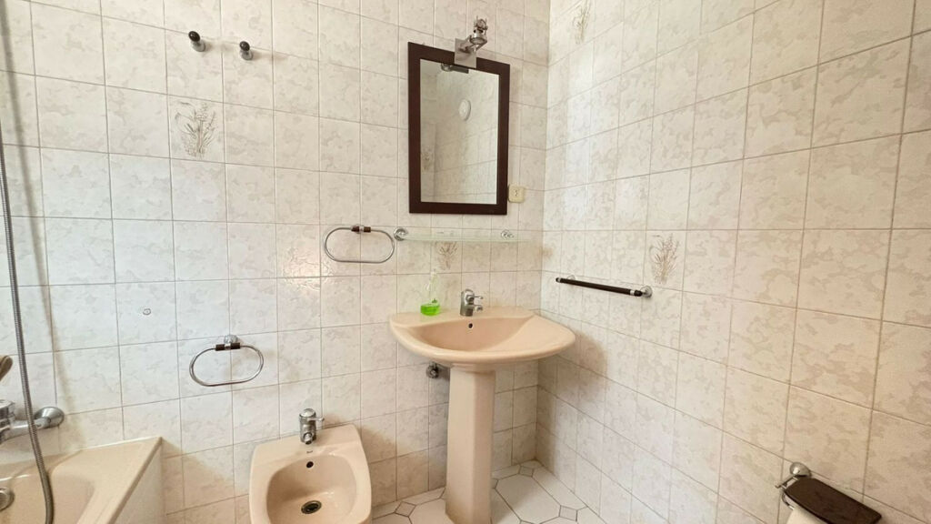 Middle Floor Apartment Marbella Málaga - image 7
