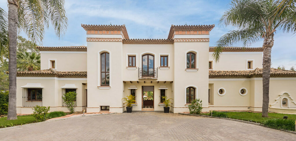 Detached Villa Nueva Andalucía Málaga - image 7
