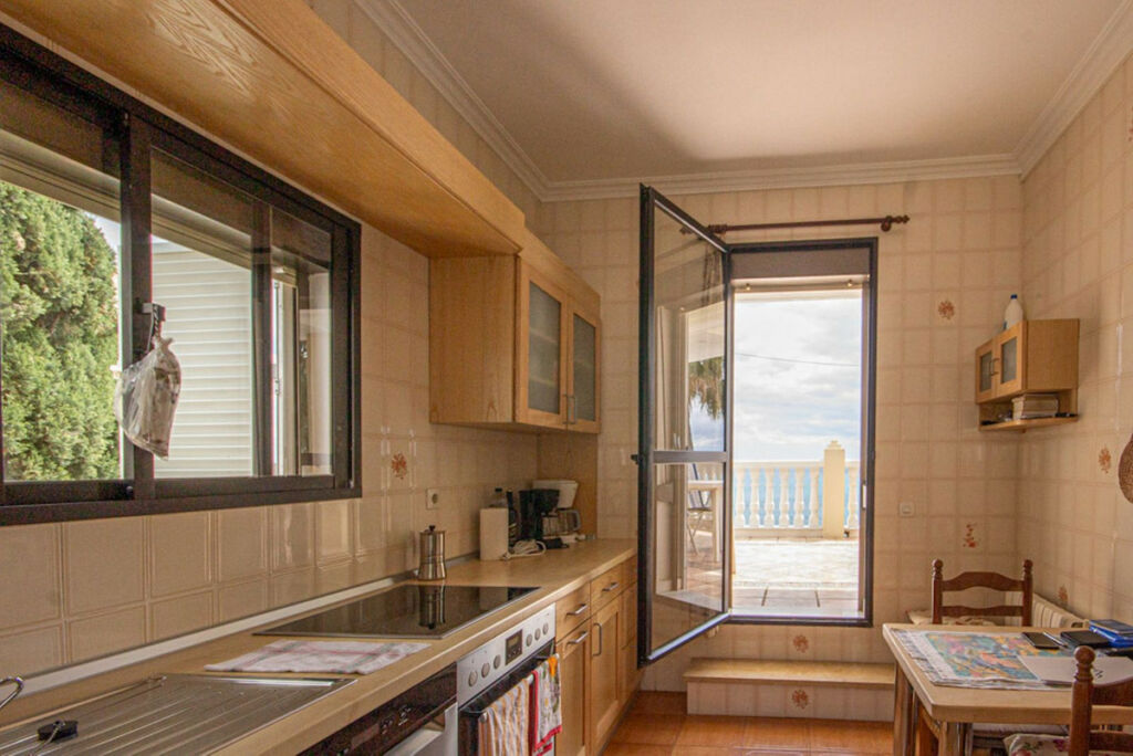 Detached Villa Estepona Málaga - image 7