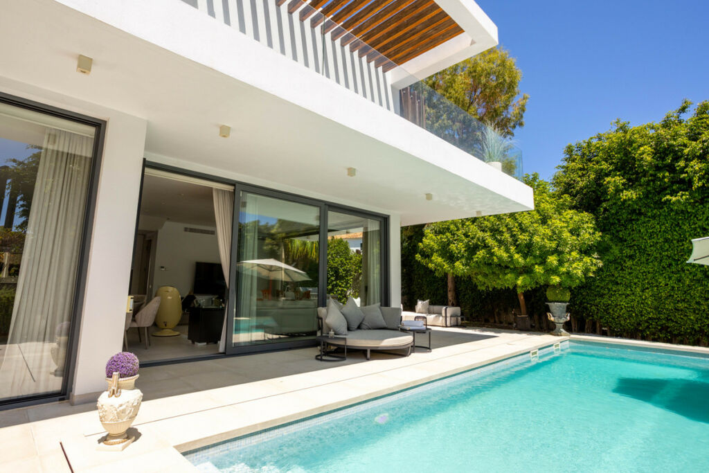 Detached Villa Estepona Málaga - image 7