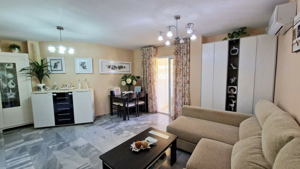 Middle Floor Apartment Benalmadena Málaga - image 7