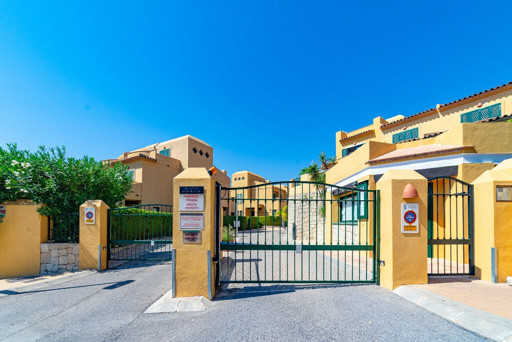Townhouse Finestrat Alicante - image 7
