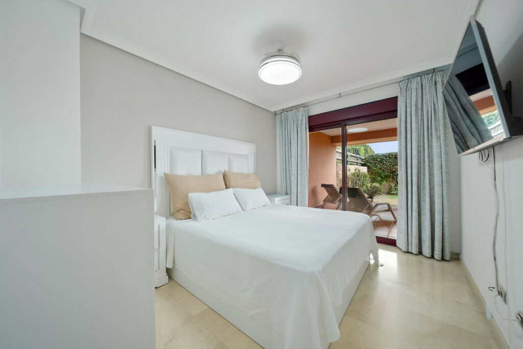 Ground Floor Apartment Casares Málaga - image 7