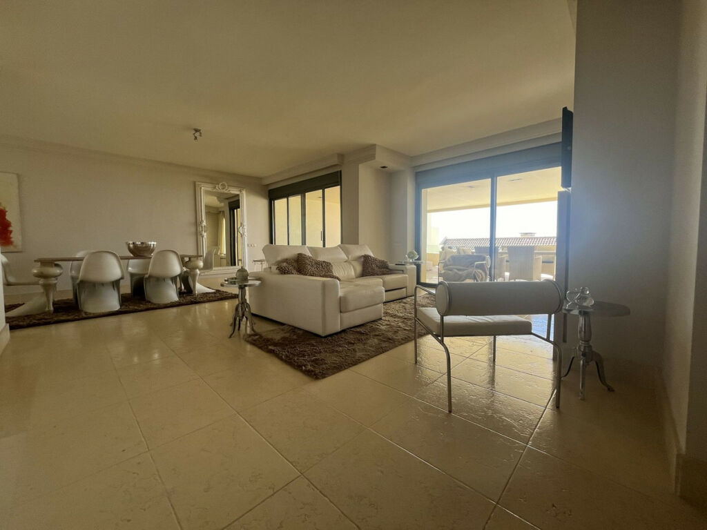 Middle Floor Apartment Altos de los Monteros Málaga - image 7