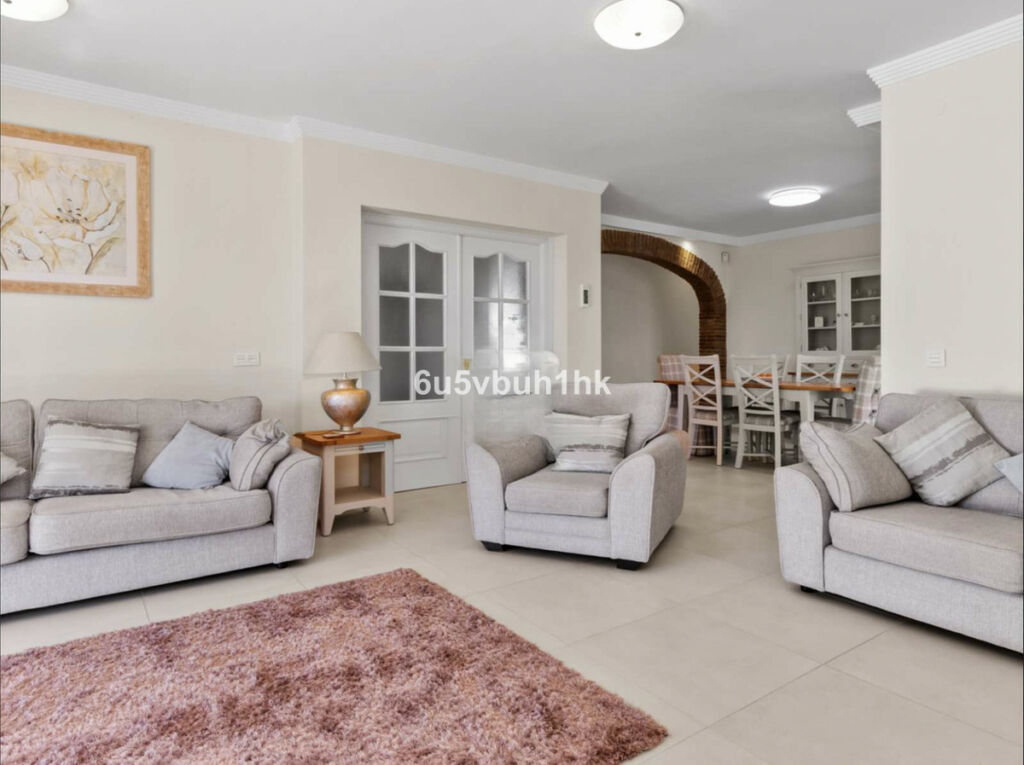 Townhouse El Paraiso Málaga - image 7