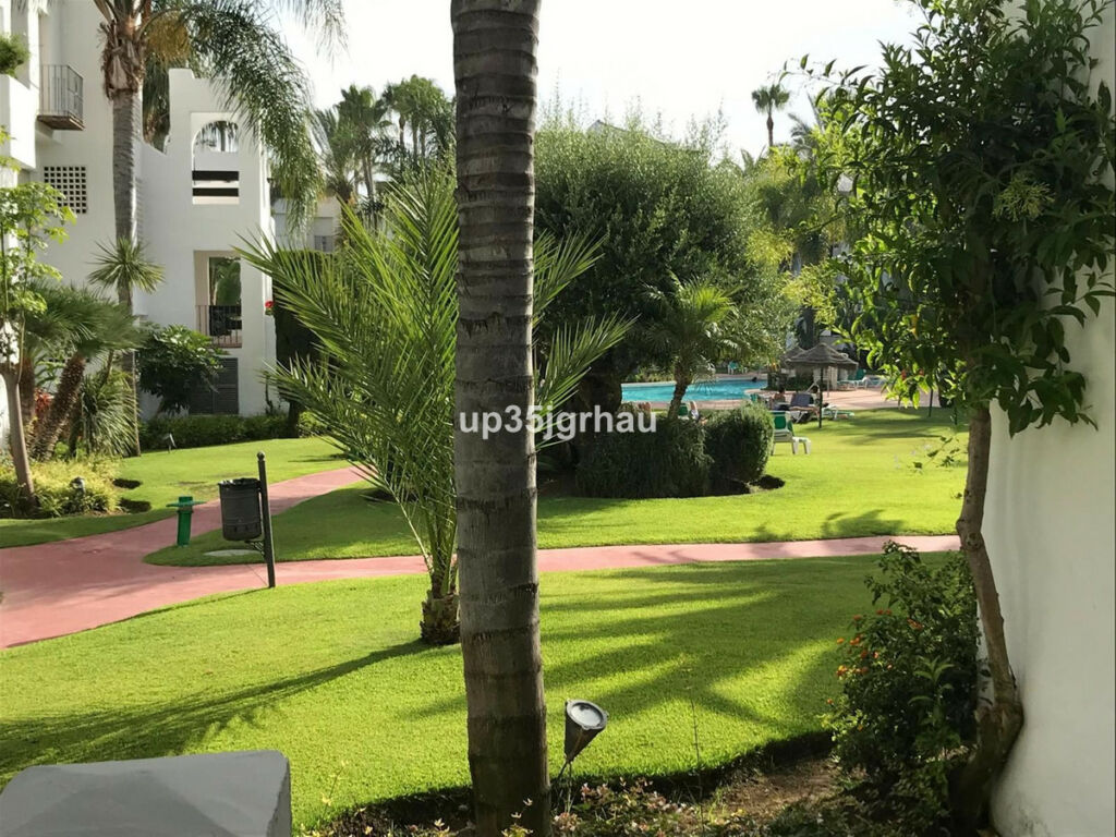 Middle Floor Apartment Estepona Málaga - image 12