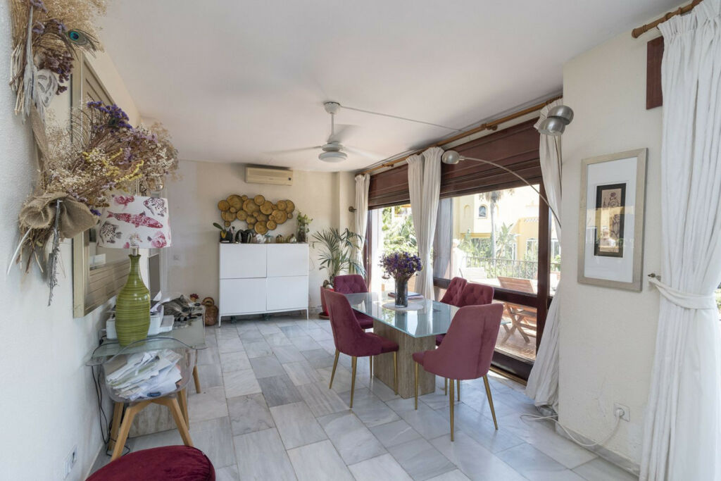 Detached Villa El Rosario Málaga - image 7