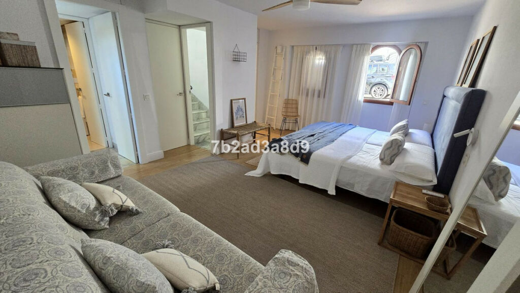 Townhouse New Golden Mile Málaga - image 7