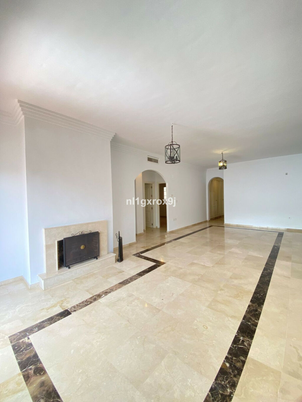 Middle Floor Apartment Nueva Andalucía Málaga - image 6