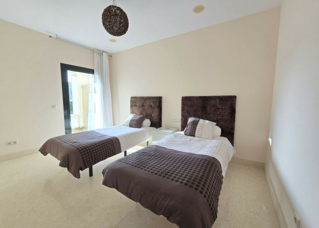 Ground Floor Apartment Benahavís Málaga - image 8