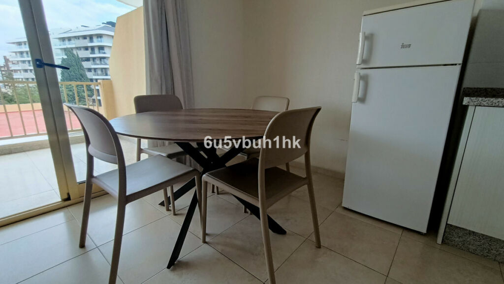 Middle Floor Apartment Fuengirola Málaga - image 8