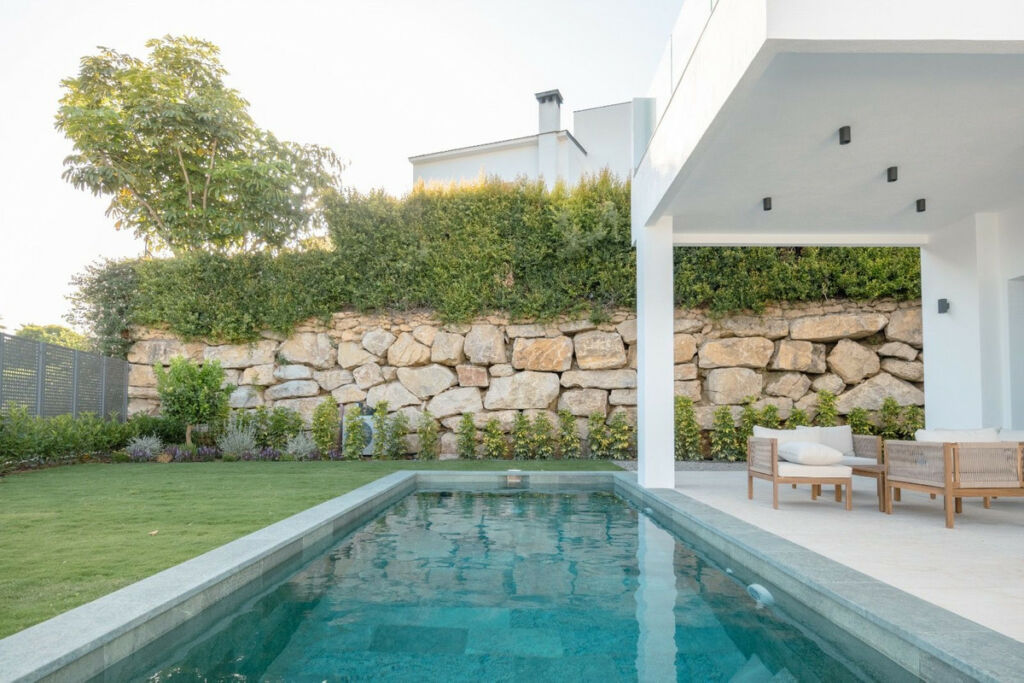 Detached Villa Estepona Málaga - image 7