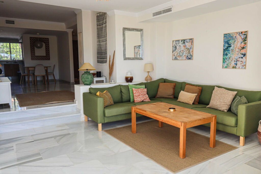 Middle Floor Apartment Nueva Andalucía Málaga - image 7