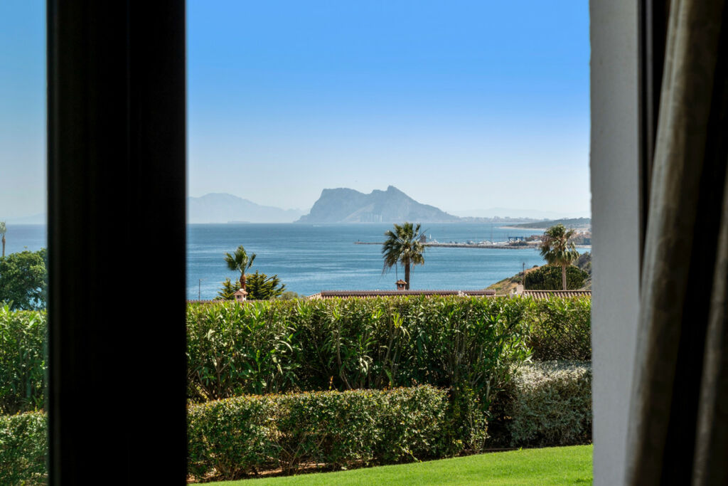 Detached Villa Sotogrande Cádiz - image 8