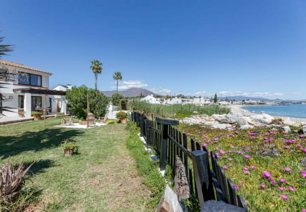 Detached Villa Estepona Málaga - image 8