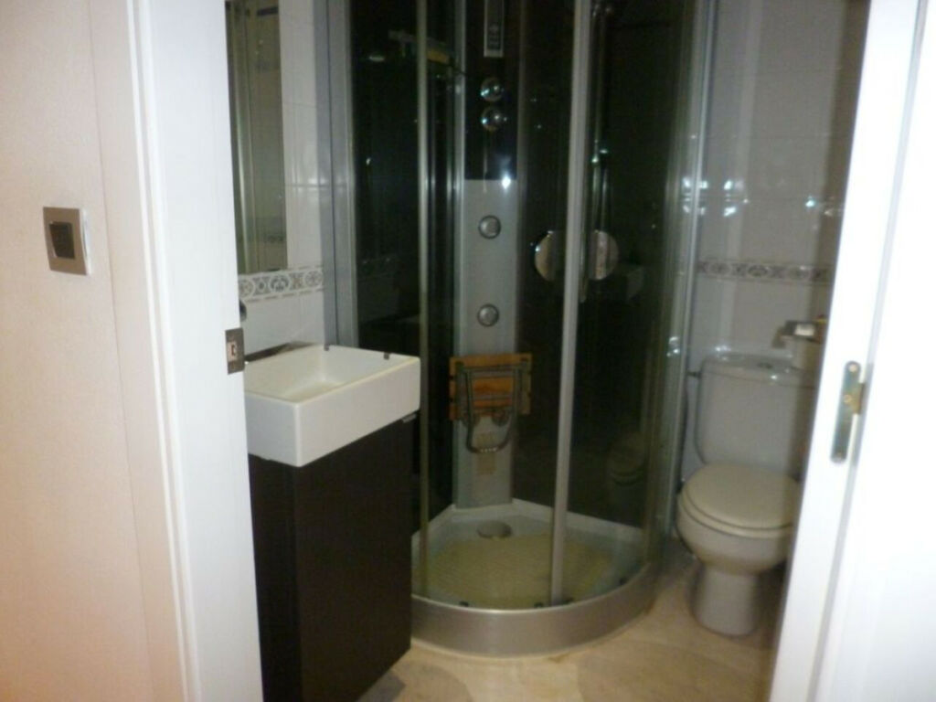 Middle Floor Apartment La Florida Alicante - image 8