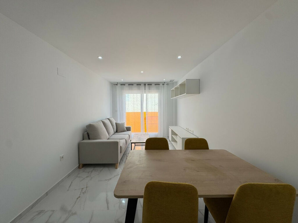 Middle Floor Apartment Torrevieja Alicante - image 8
