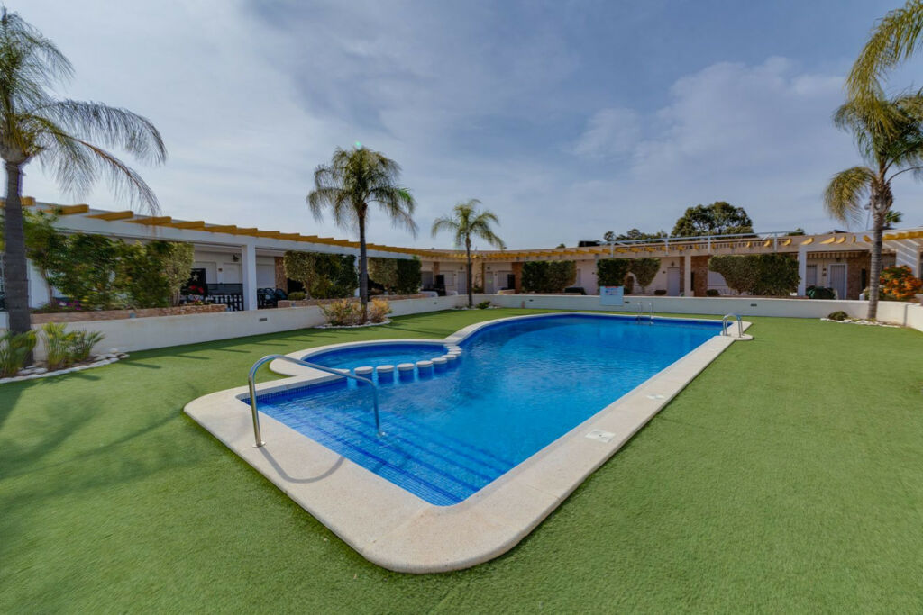 Bungalow Mil Palmeras Alicante - image 7