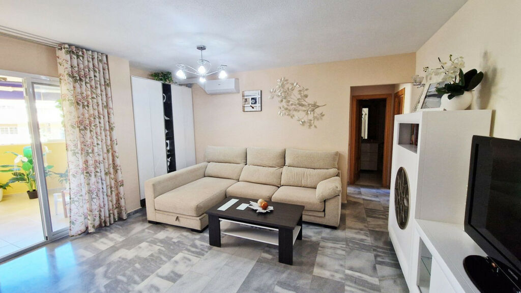 Middle Floor Apartment Benalmadena Málaga - image 8