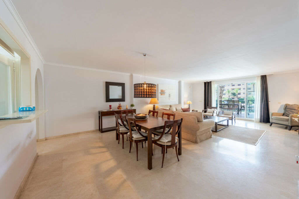 Middle Floor Apartment Sotogrande Marina Cádiz - image 8