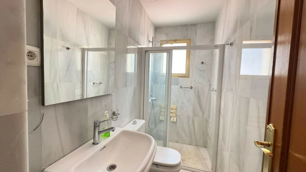 Middle Floor Apartment Marbella Málaga - image 8