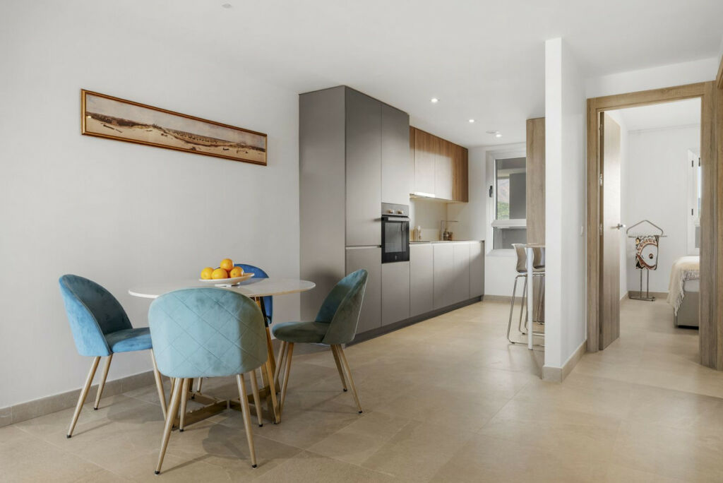 Middle Floor Apartment Estepona Málaga - image 8