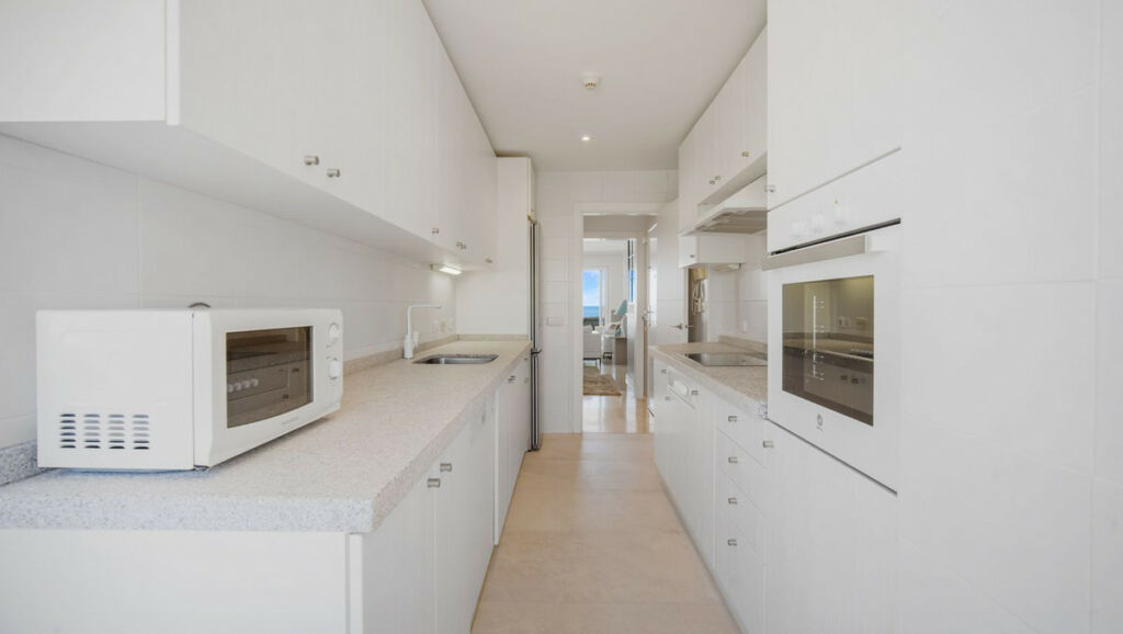 Middle Floor Apartment New Golden Mile Málaga - image 8