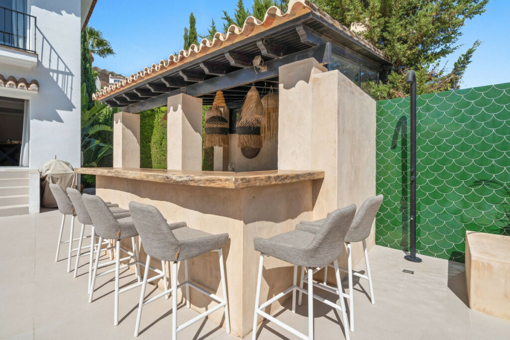 Detached Villa Nueva Andalucía Málaga - image 8