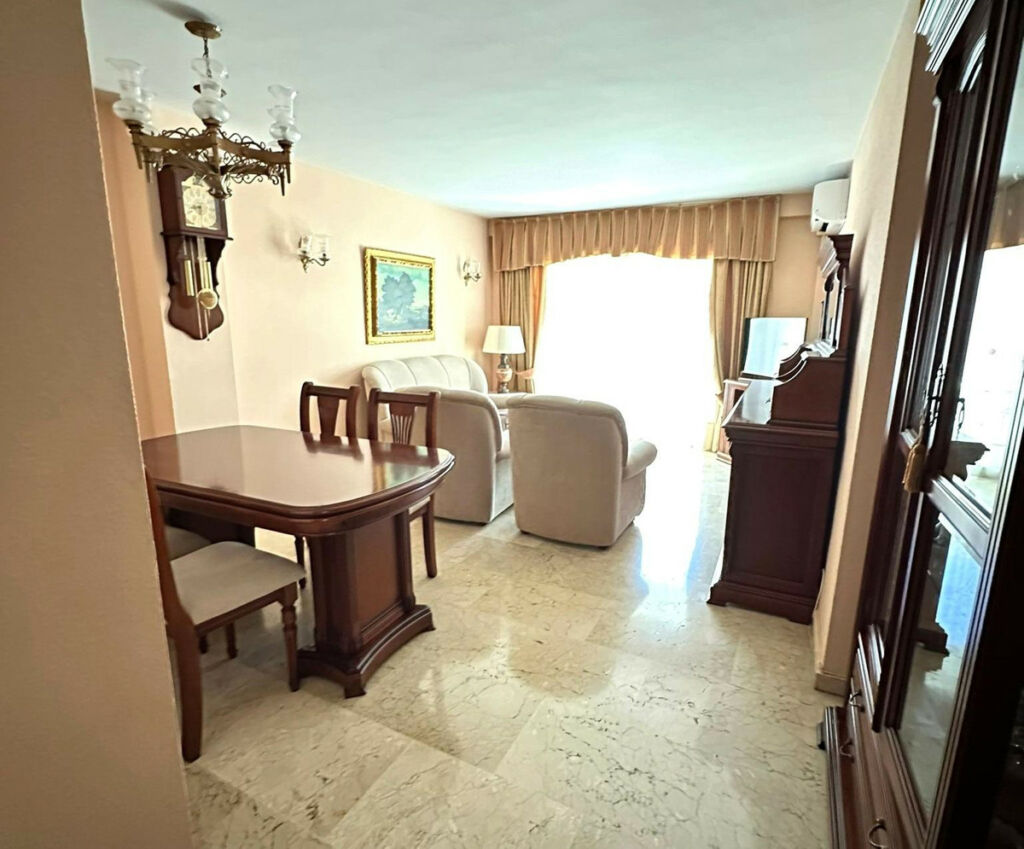 Middle Floor Apartment Benalmadena Málaga - image 10
