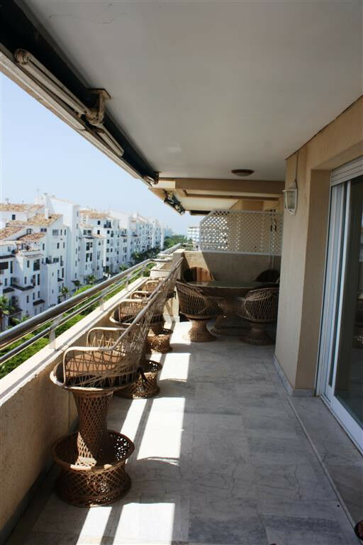Middle Floor Apartment Puerto Banús Málaga - image 8