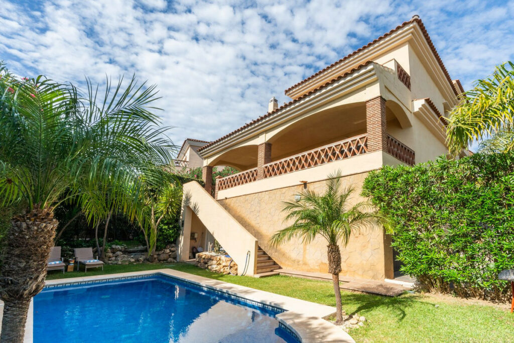 Detached Villa Riviera del Sol Málaga - image 8