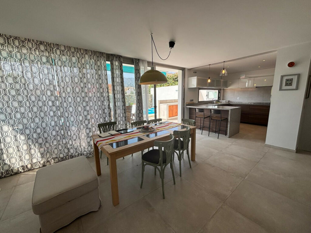 Detached Villa Los Pacos Málaga - image 8
