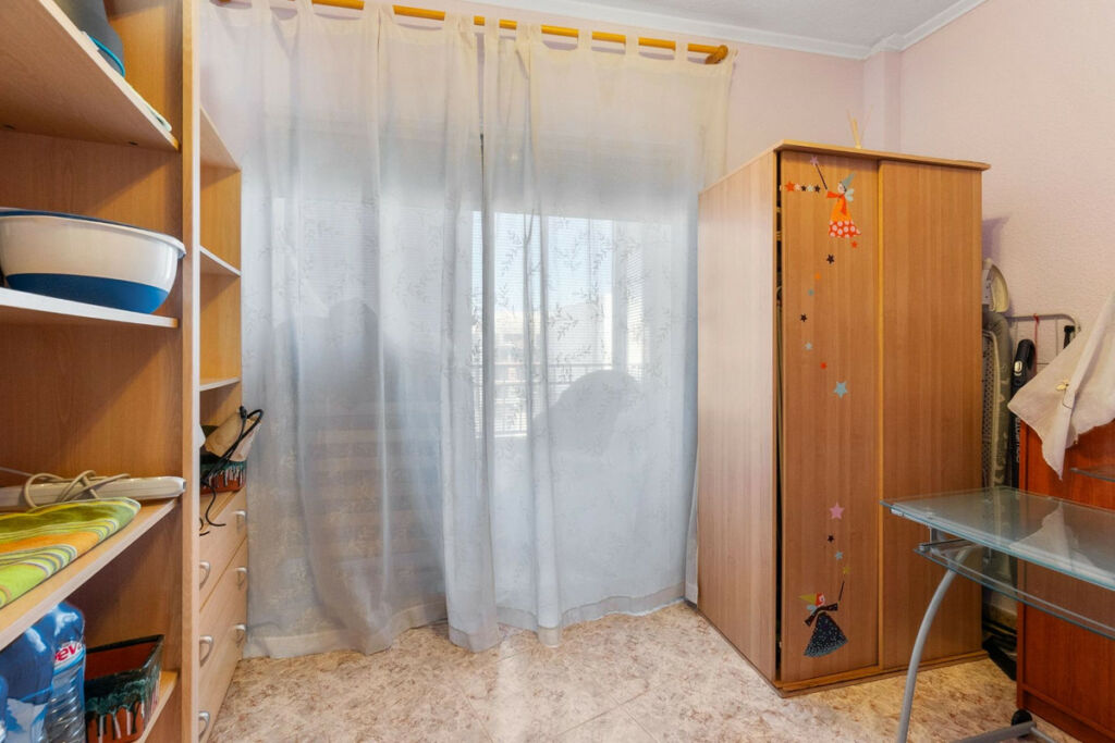Middle Floor Apartment Torrevieja Alicante - image 8