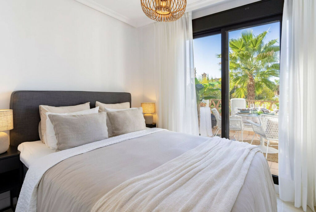 Middle Floor Apartment Estepona Málaga - image 8