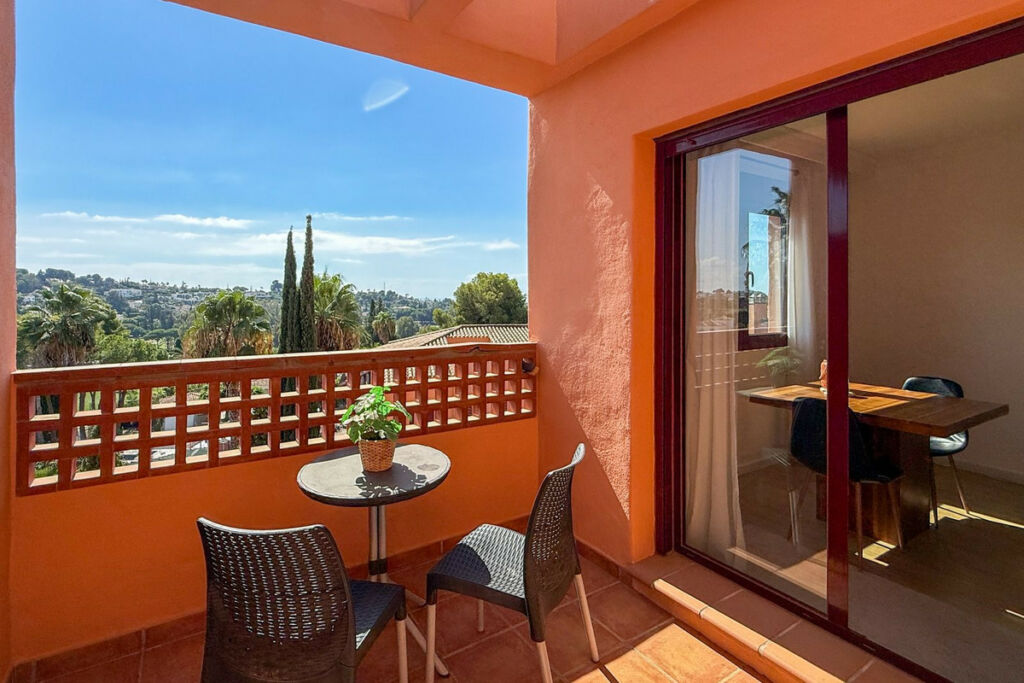 Top Floor Apartment El Paraiso Málaga