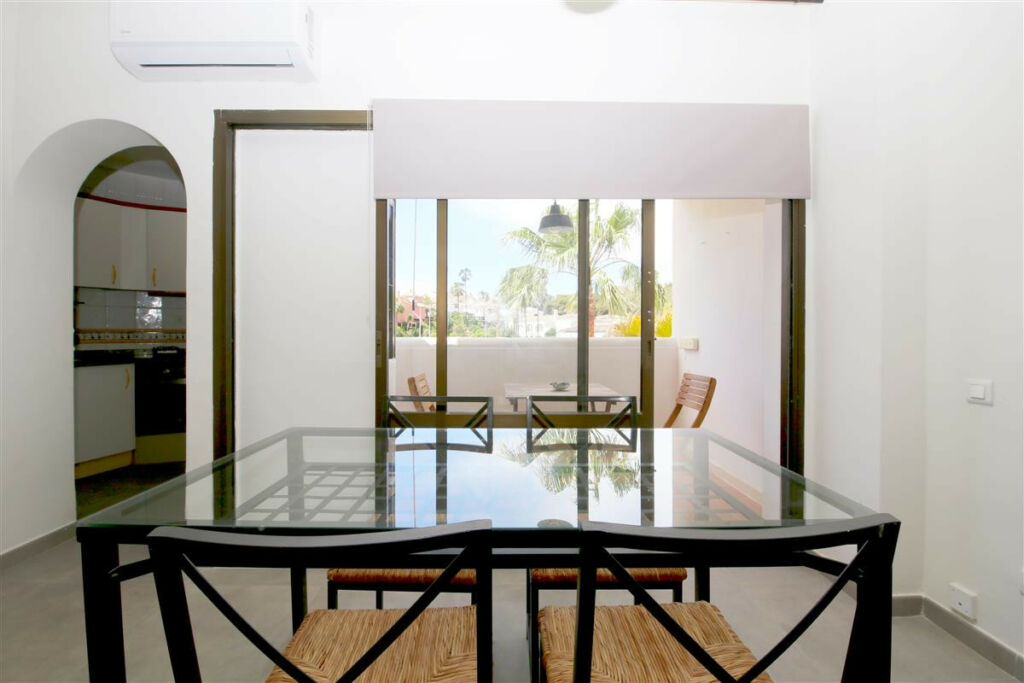 Middle Floor Apartment Estepona Málaga - image 8